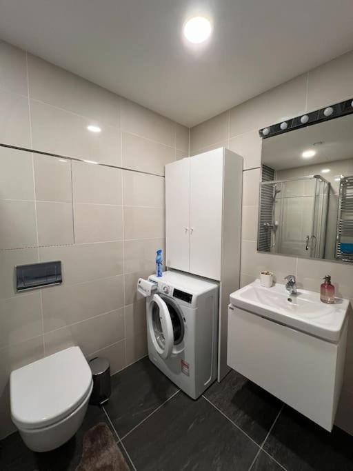 Comfort Flat With Great Location Praga Exterior foto